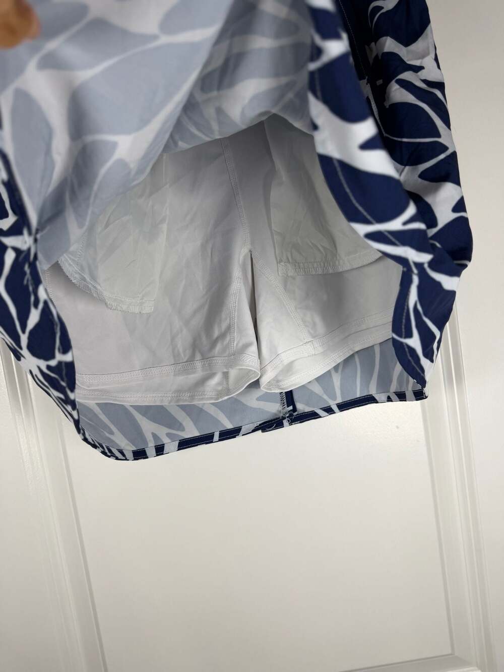 Vineyard Vines Performance Women's Navy and White Leaf Print Golf Skort Size 8 - Picture 3 of 8